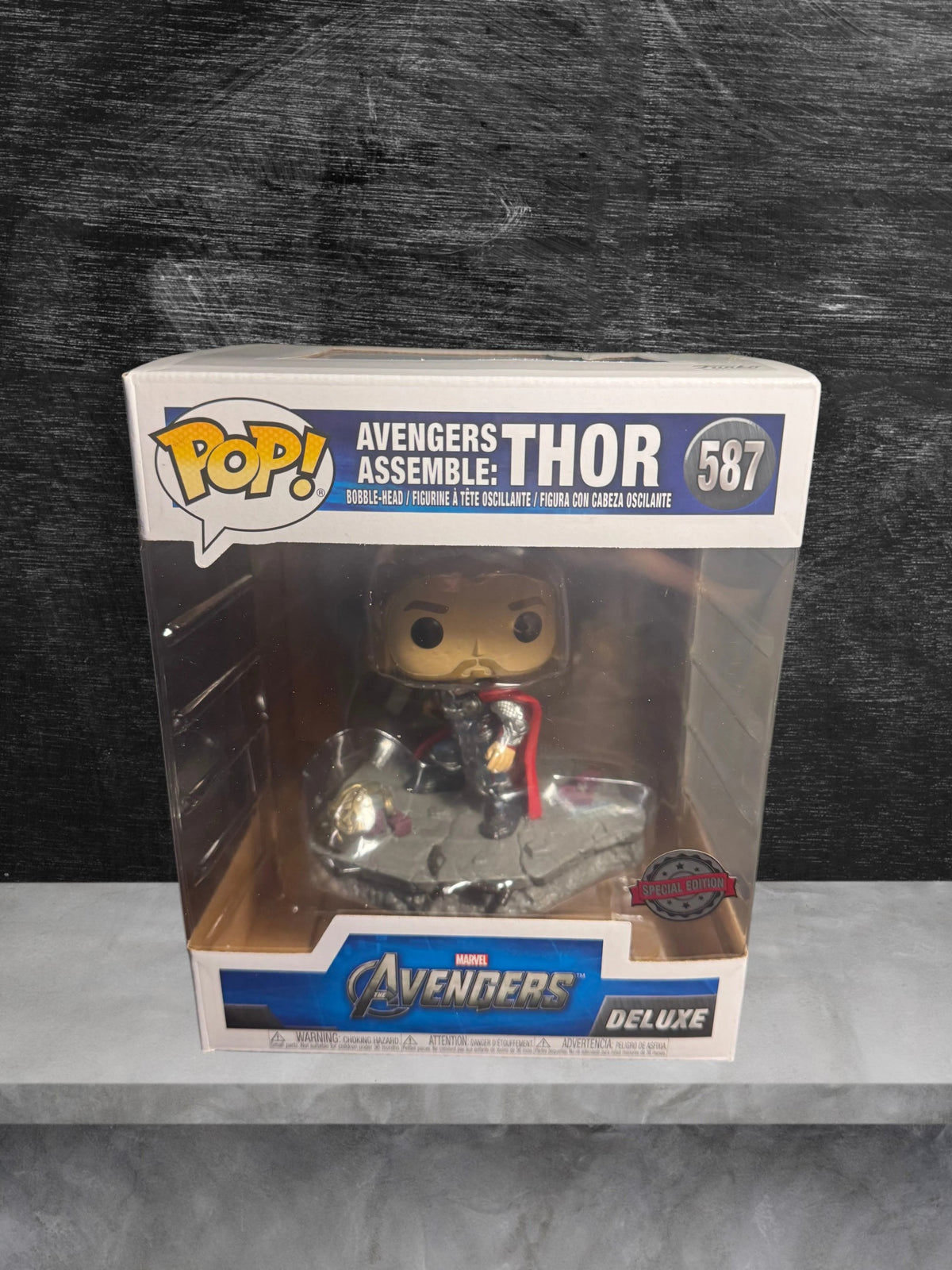 Deluxe Marvel Avengers Assemble – Thor #587 Special Edition